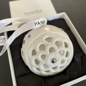 Pandora Christmas decoration 2011